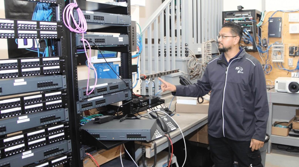 Network-Telecom-Staff-3